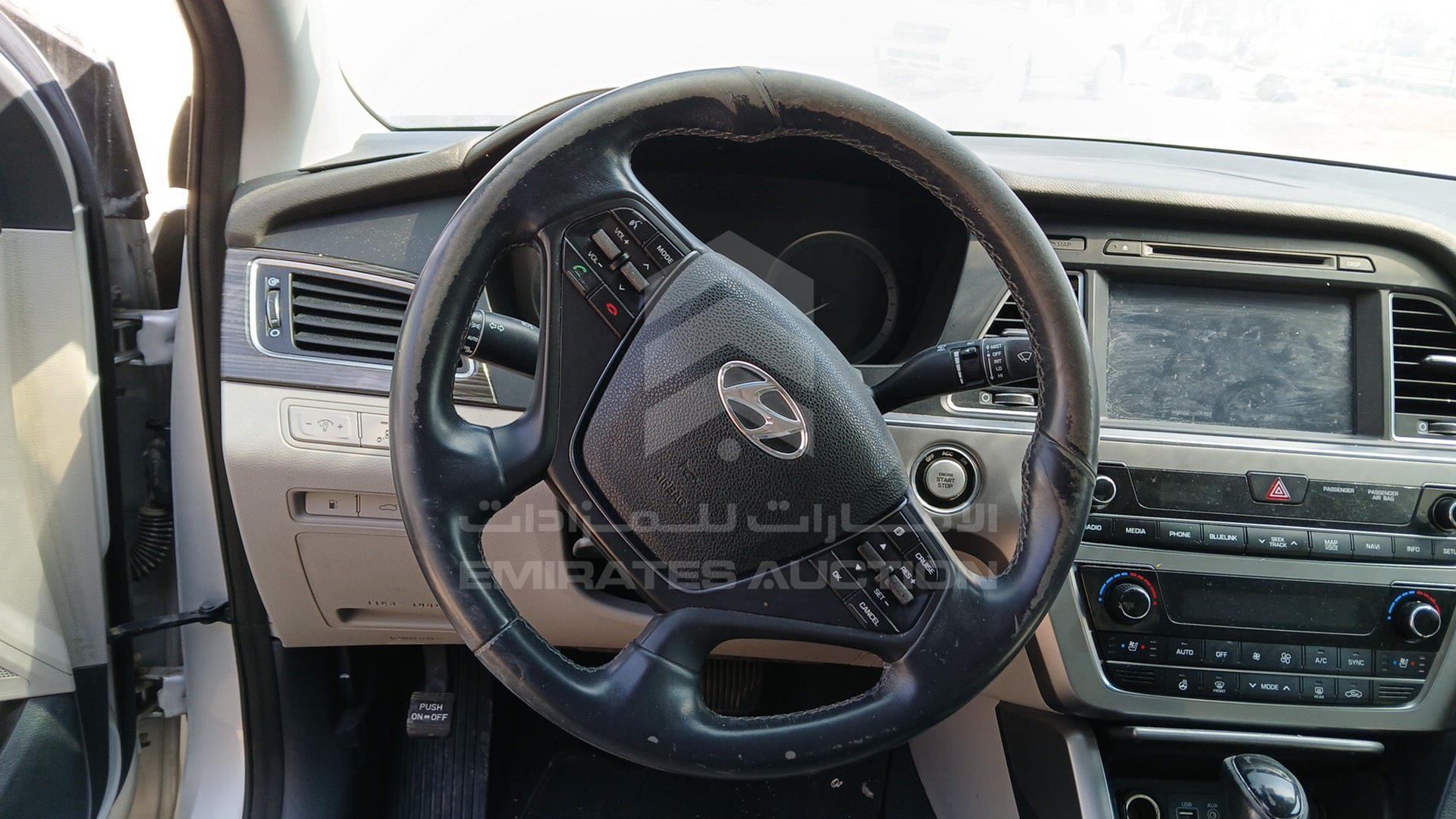 2015 HYUNDAI SONATA VIN: 5NPE34AF0FH092763