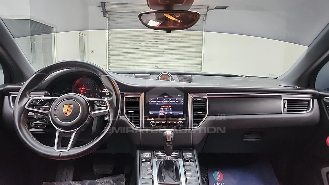 2017 Porsche Macan — Full Dashboard View — Photo 18