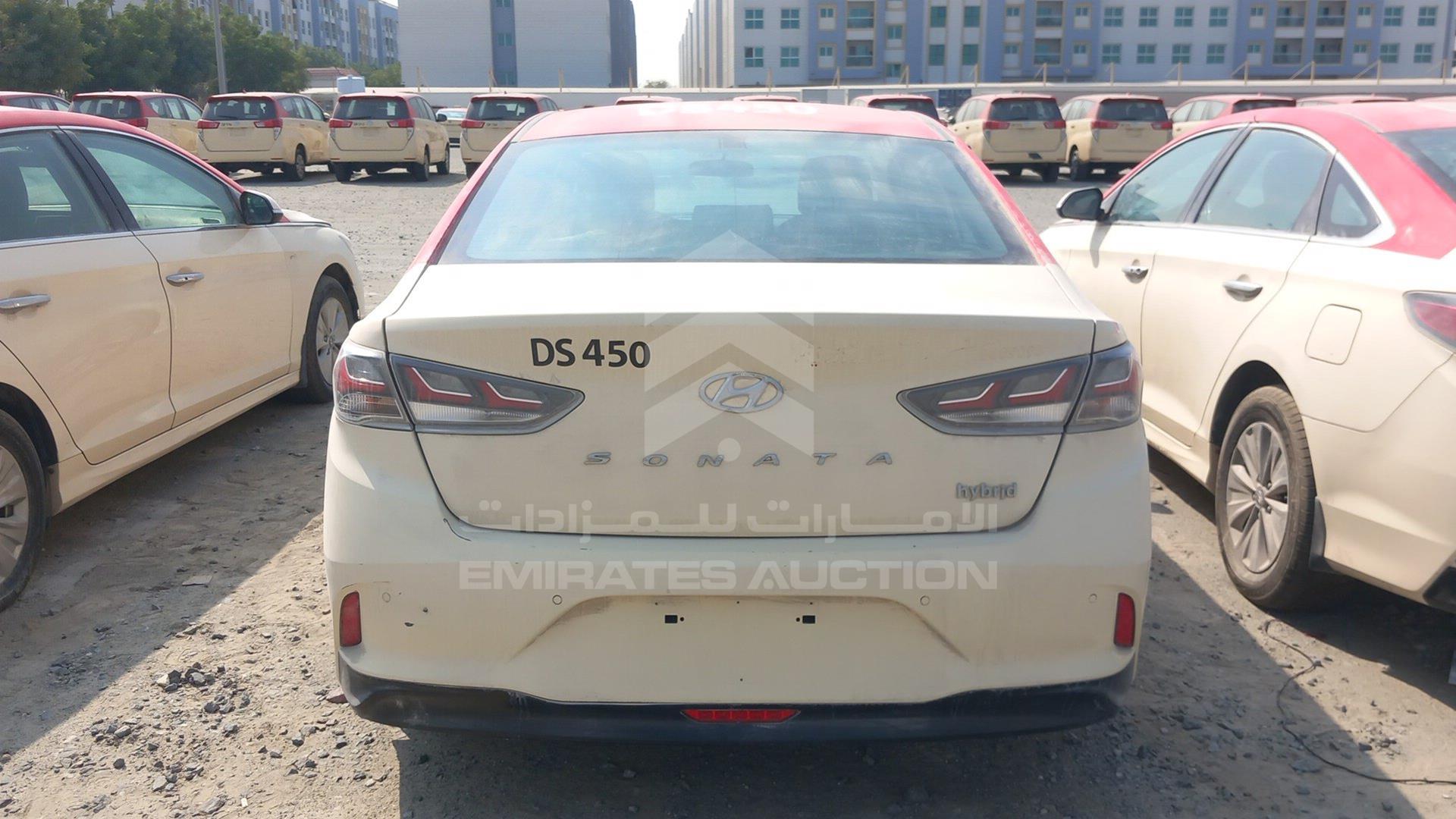 2018 HYUNDAI SONATA VIN: KMHE24132JA082093