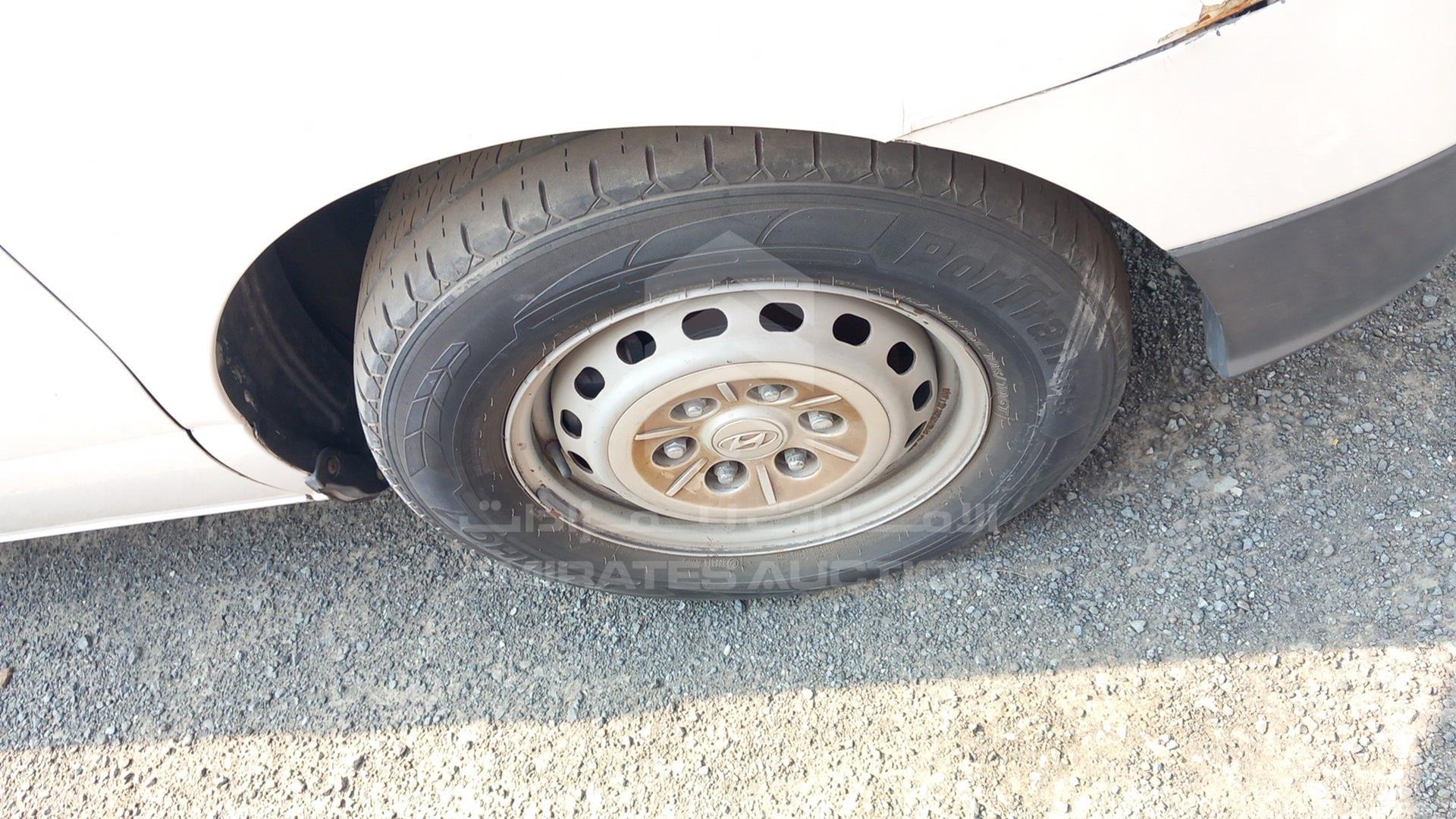 2013 HYUNDAI H1 VIN: KMHWG81R6DU548337