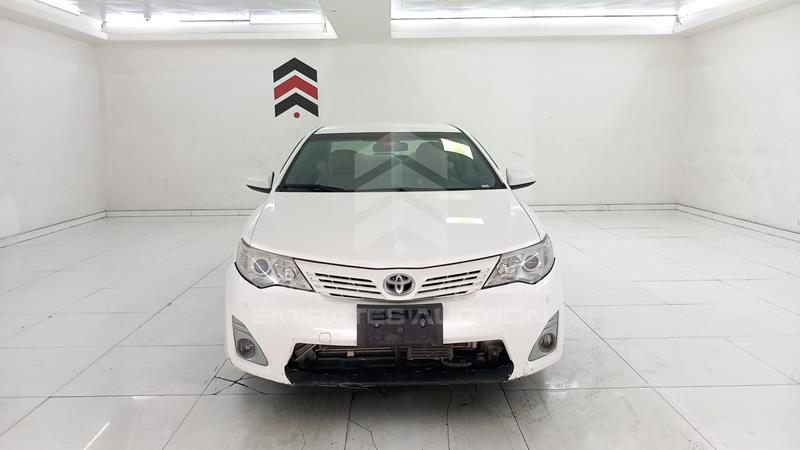 6T1BF9FKXFX534305 Auction: EmiratesAuction Lot: 413777 6T1BF9FKXFX534305 Toyota Camry 2015 WHITE Photo 1