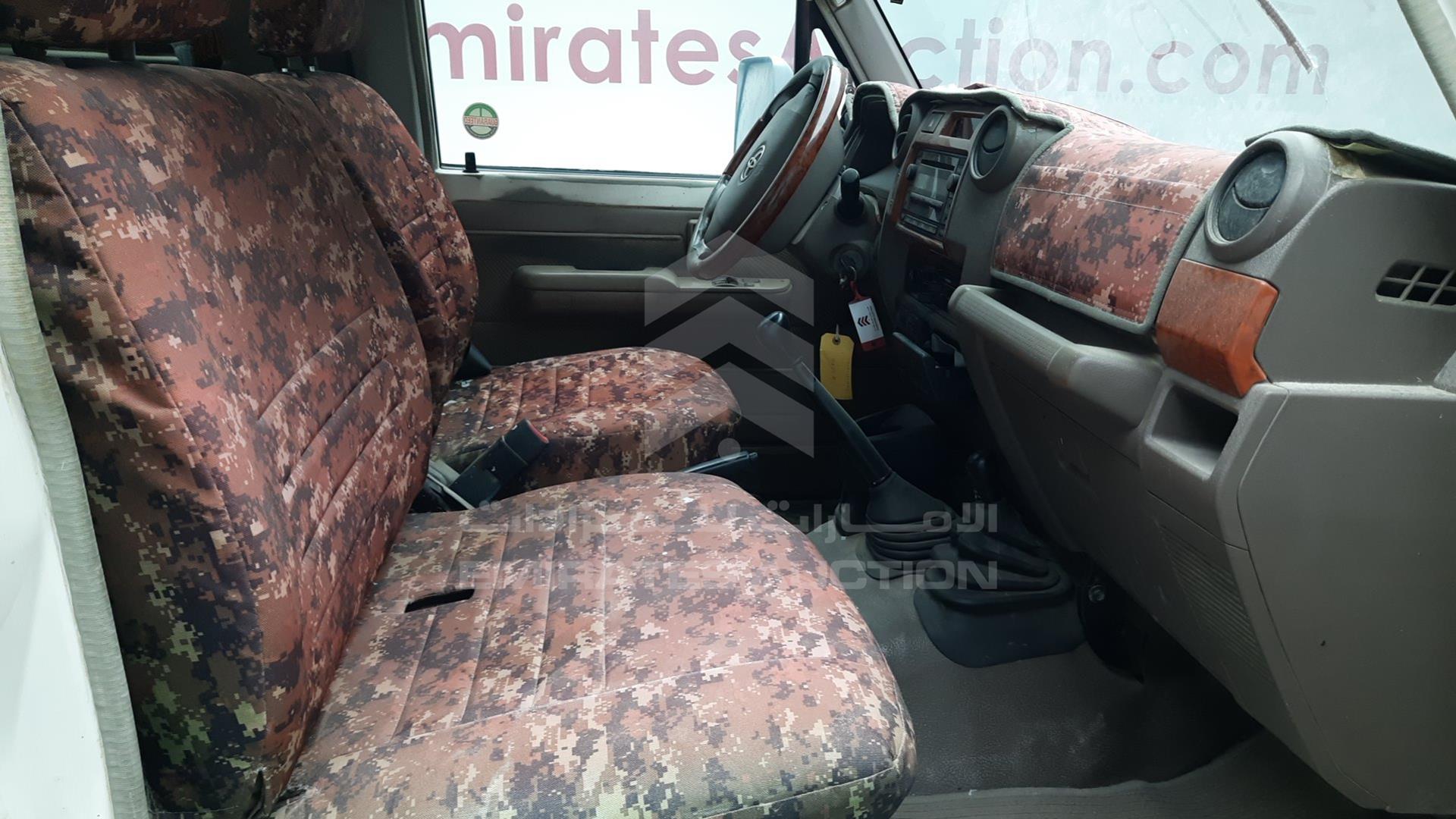 2013 TOYOTA LAND CRUISER VIN: JTFLU73J2D4547985