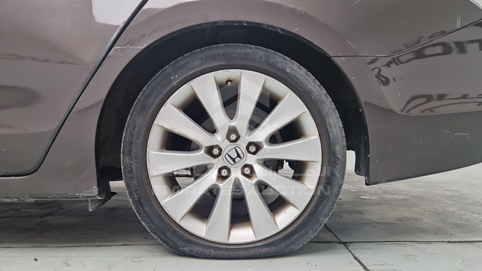 2011 HONDA ACCORD VIN: JHMCP267XBC405694