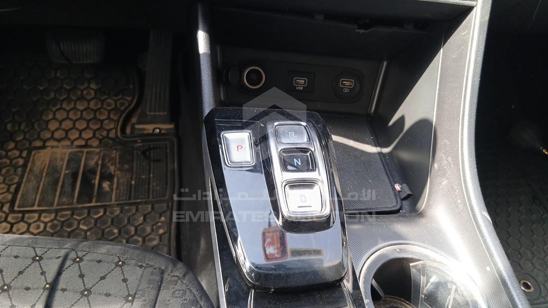 هيونداي سوناتا هجينة 2021 — زاوية ناقل الحركة — صورة 18