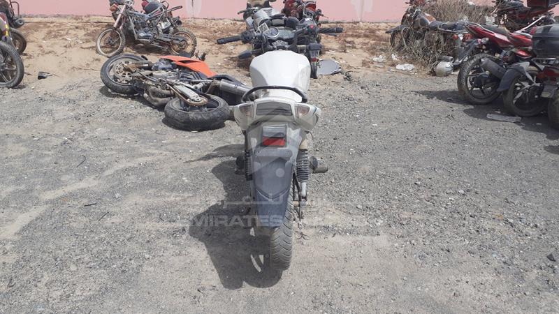 VIN: MB8NG49A5G8100282 Auction: EmiratesAuction Lot: 406993 VIN: MB8NG49A5G8100282 Suzuki Motorbike 2016 WHITE Photo 6