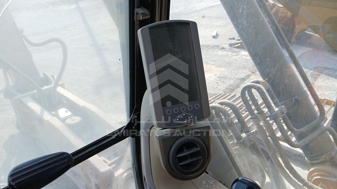 2016 Caterpillar 330D — Front Left Driver Dashboard View — Photo 12