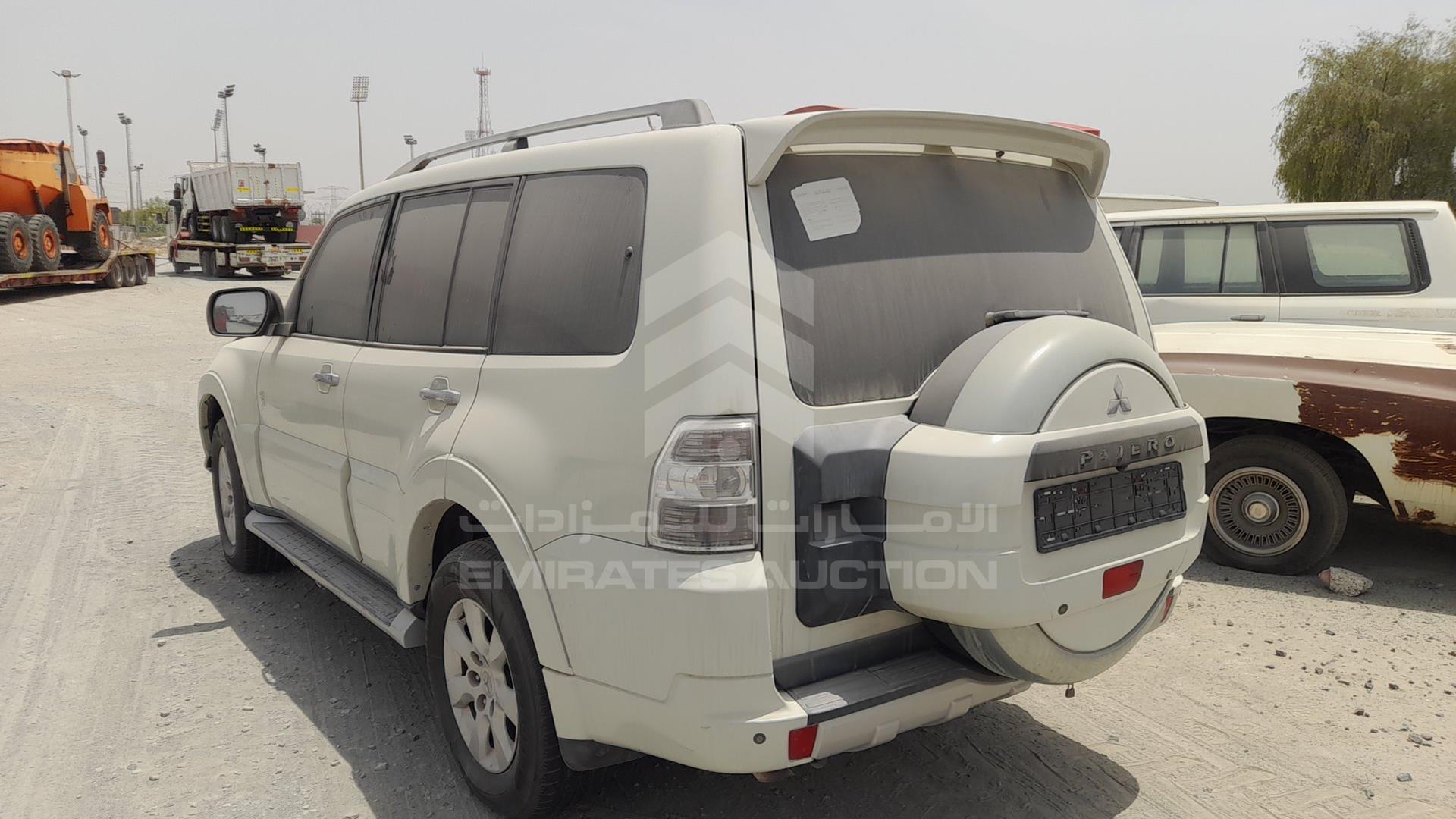 2010 MITSUBISHI PAJERO VIN: JMYLRV95WAJ711426