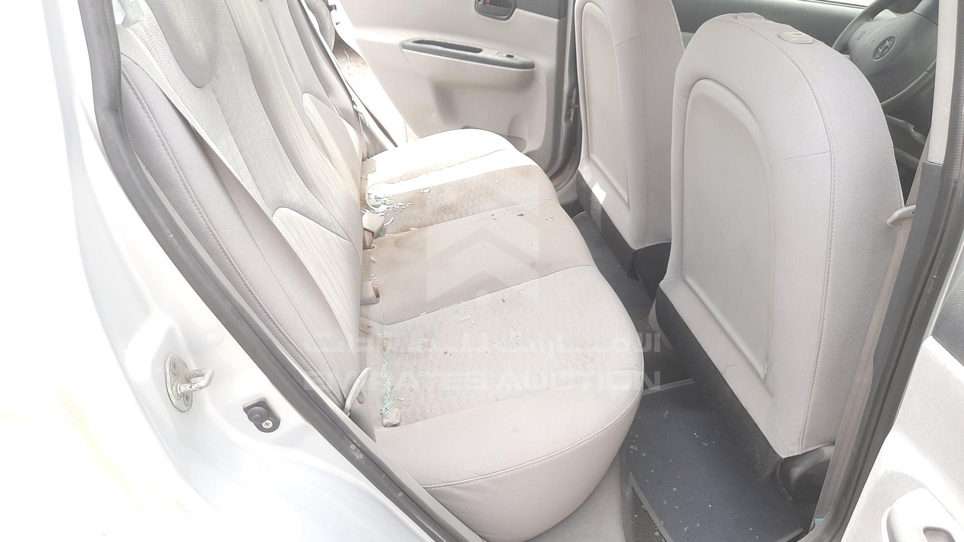2010 HYUNDAI ACCENT VIN: KMHCM41A1AU449161
