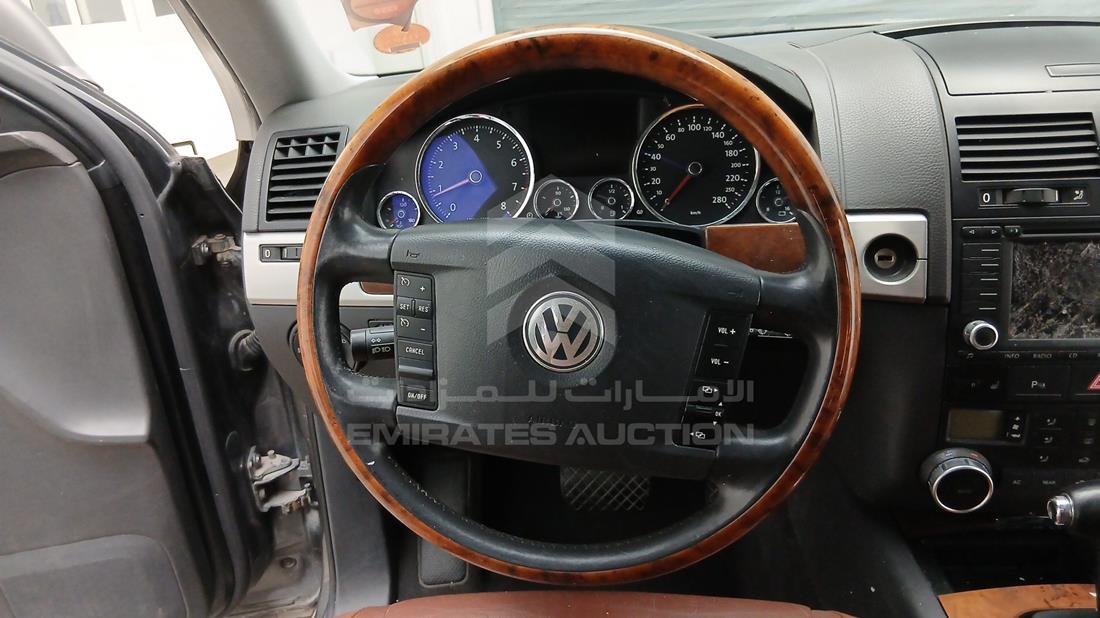 2008 Volkswagen Touareg — Steering & Mounted Controls — Photo 6