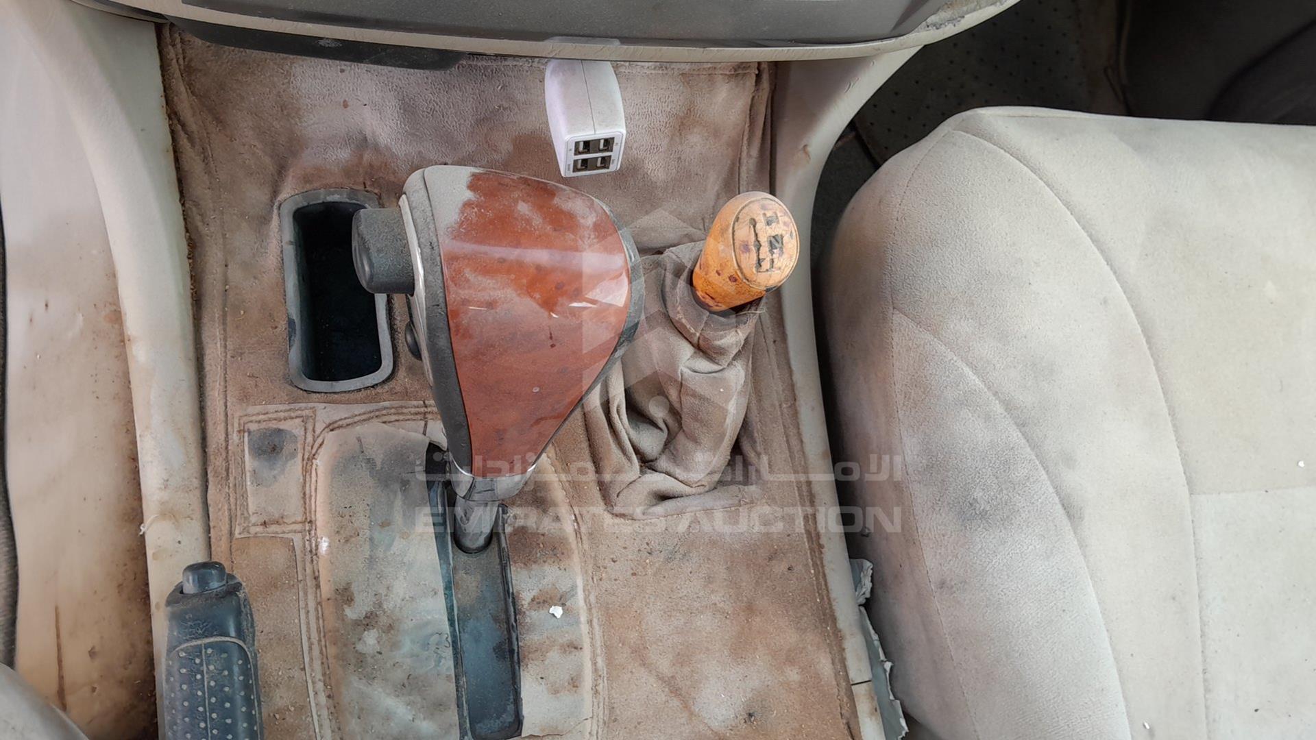 2006 TOYOTA LAND CRUISER VIN: JTEHJ09JX65132086