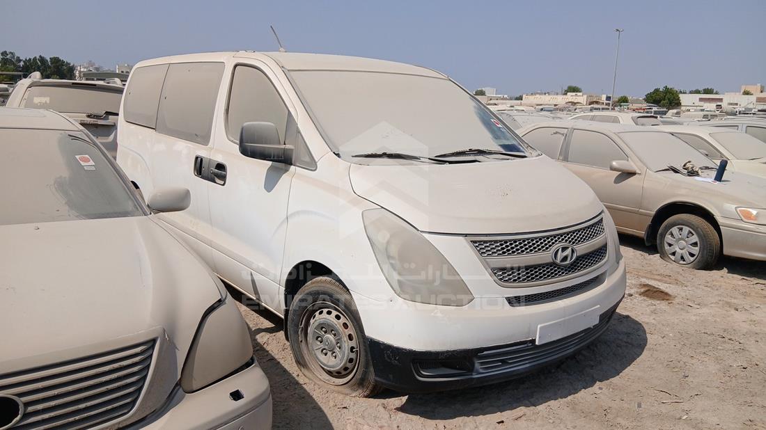 2012 Hyundai H1 — Front Right Angle — Photo 9