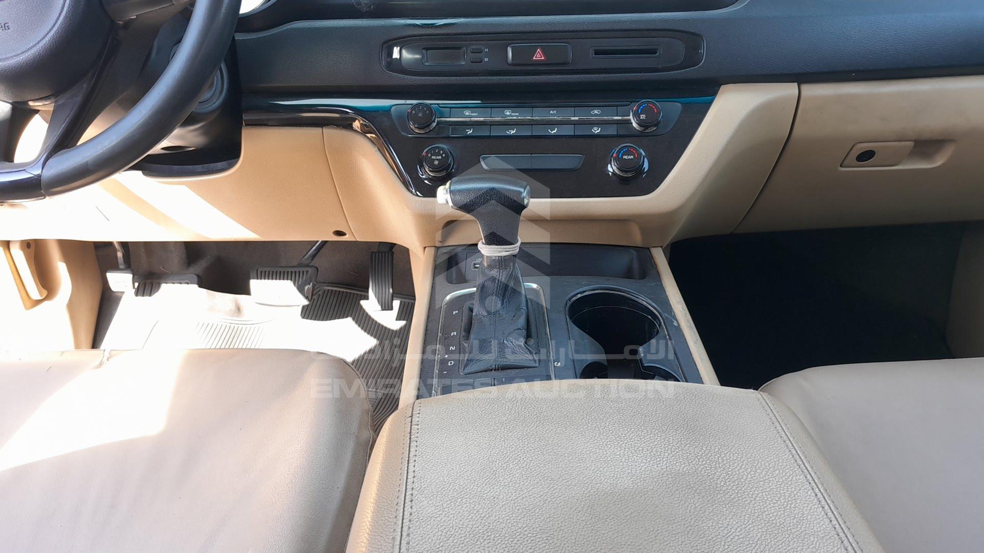 2018 KIA CARNIVAL VIN: KNAMB8121J6416239