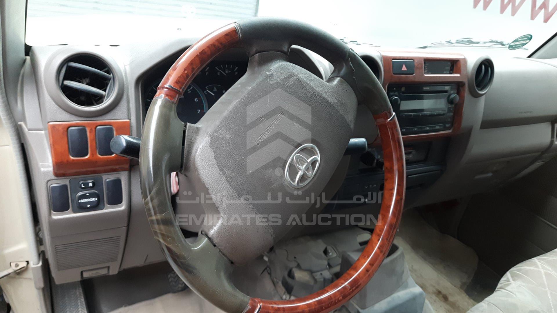 2011 TOYOTA LAND CRUISER VIN: JTFLU73J5B4521104