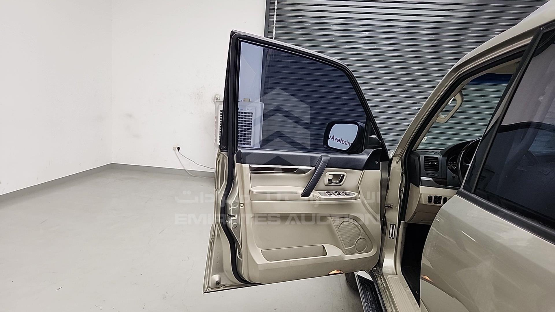 2011 MITSUBISHI PAJERO VIN: JMYLRV95WBJ706502