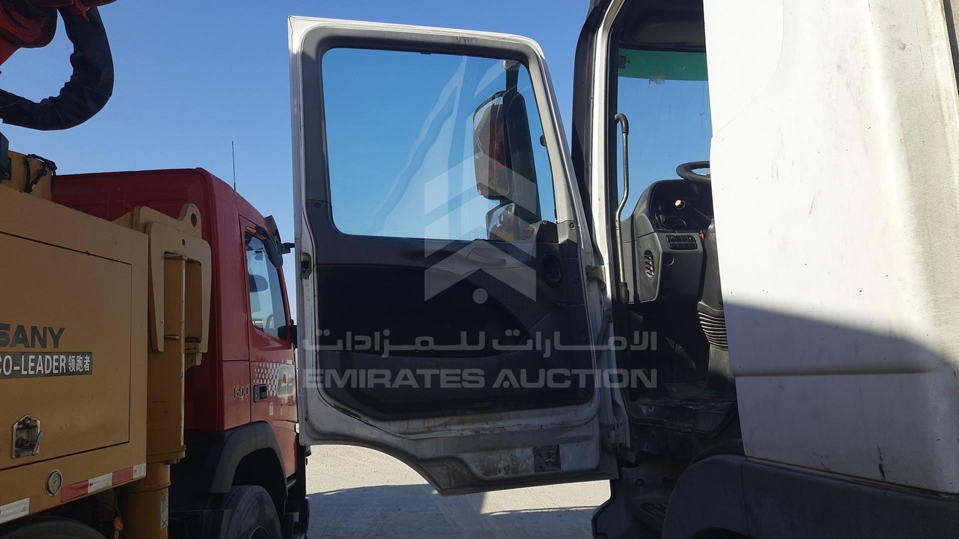 2009 MERCEDES ACTROS VIN: WDAKHCAA39L405584