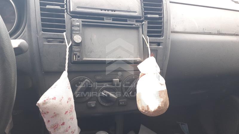 JN1CC13C76T003133 Auction: EmiratesAuction Lot: 409145 JN1CC13C76T003133 Nissan 2006 SILVER Photo 15