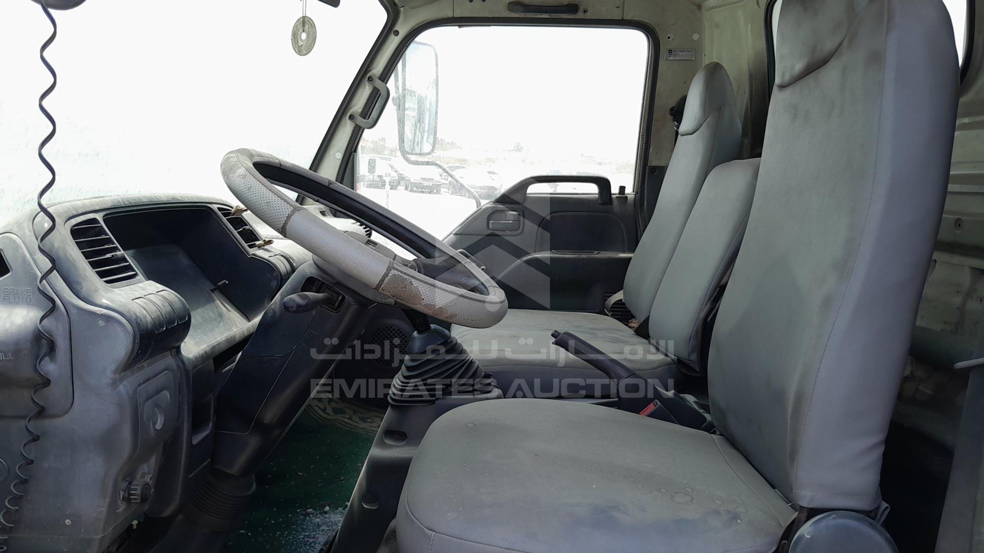 2005 ISUZU NPR VIN: JAMKP34G357P00276