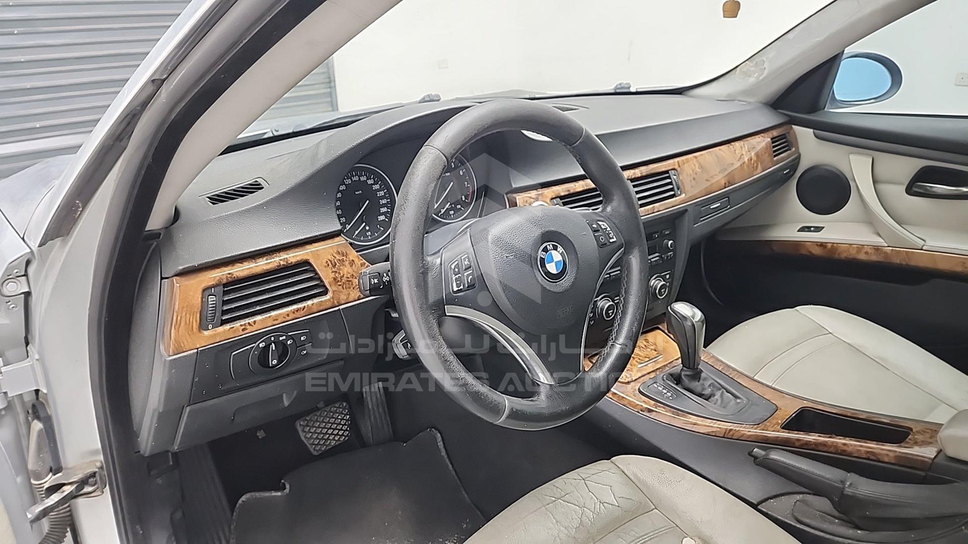 2007 BMW 325 VIN: WBAWB31037PU80957