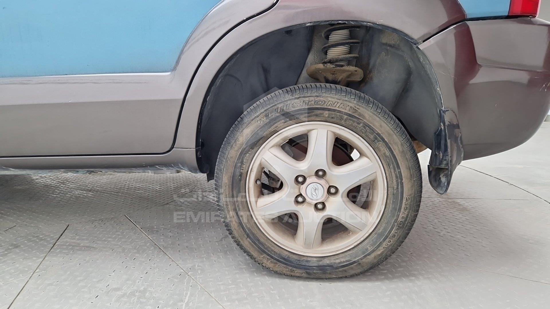 2005 HYUNDAI TUCSON VIN: KMHJM81B05U063764