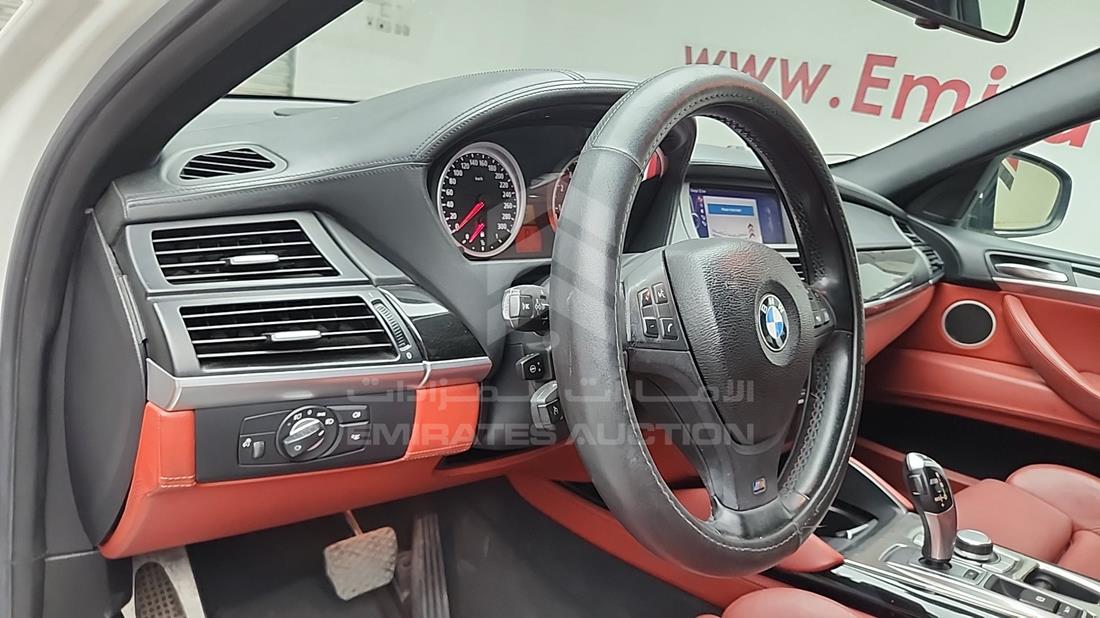 2010 BMW X6 — Front Left Driver Dashboard View — Photo 10
