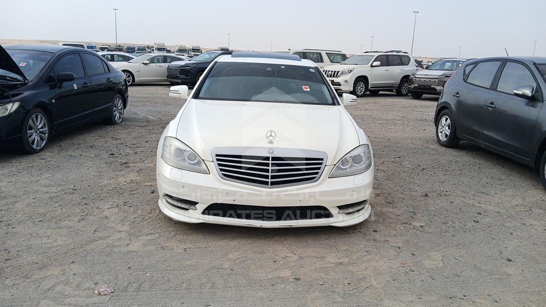 مرسيدس اس 550 2011 — الزاوية الأمامية بالكامل — صورة 1