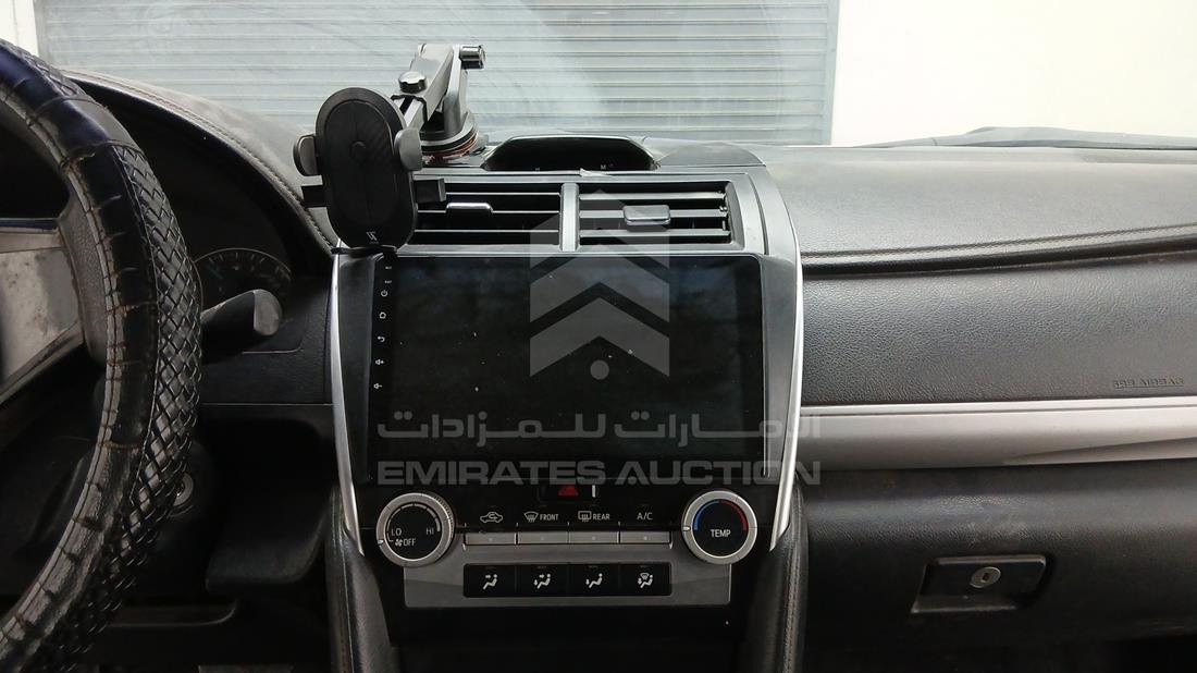 تويوتا كامري 2013 — نظم الترفيه وكاميرا المراقبة والملاحة — صورة 18