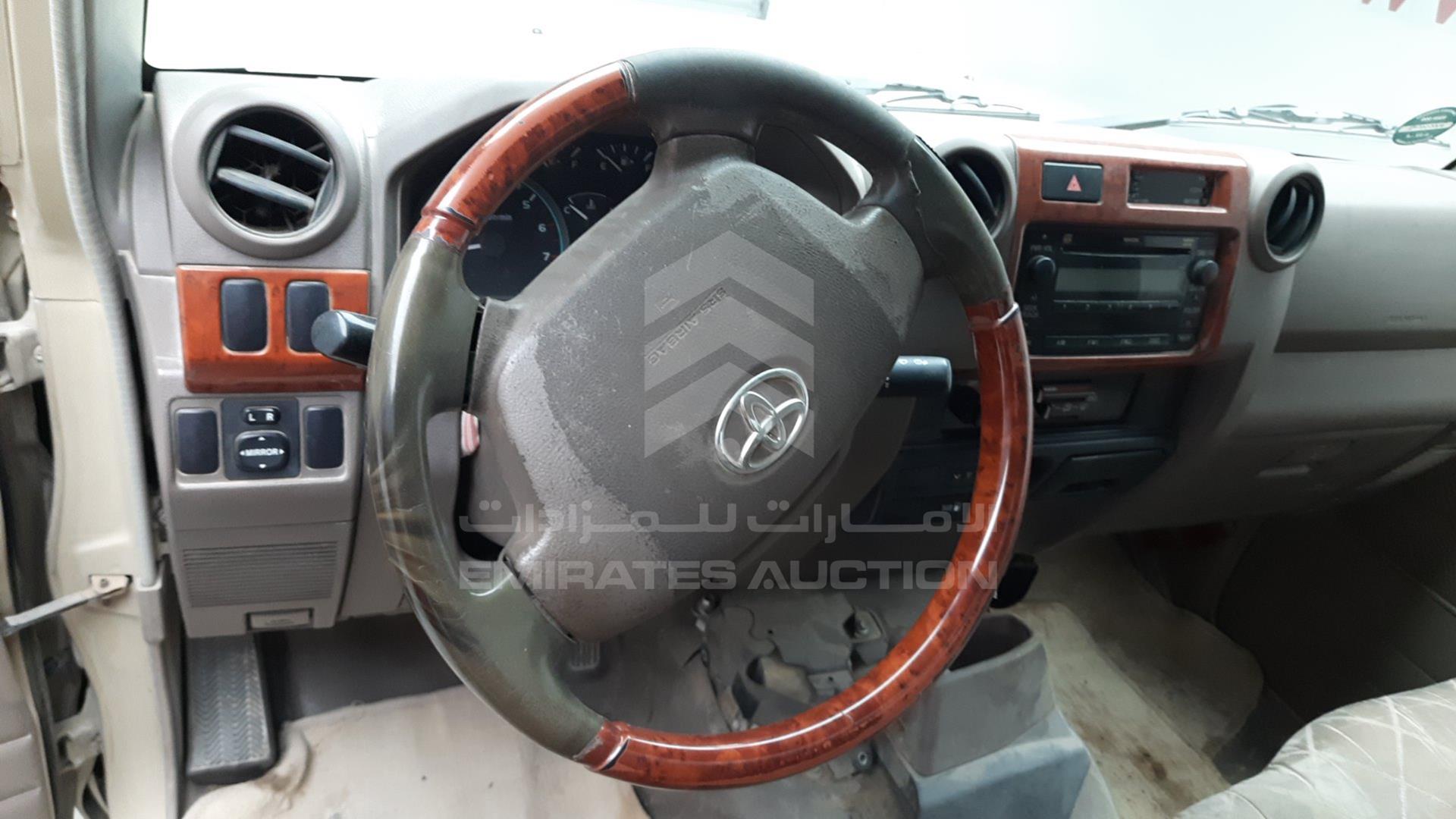 2011 TOYOTA LAND CRUISER VIN: JTFLU73J5B4521104