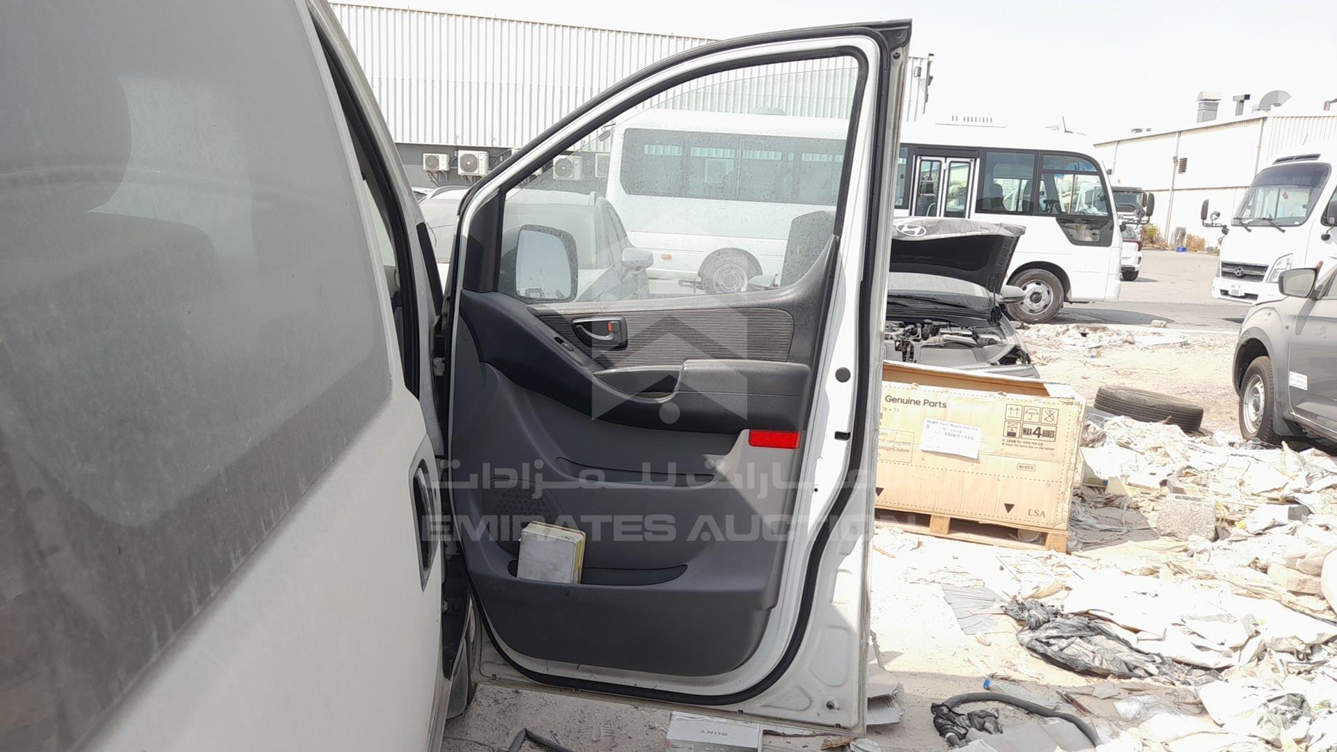 2016 HYUNDAI H1 VIN: KMJWA37R0GU779183