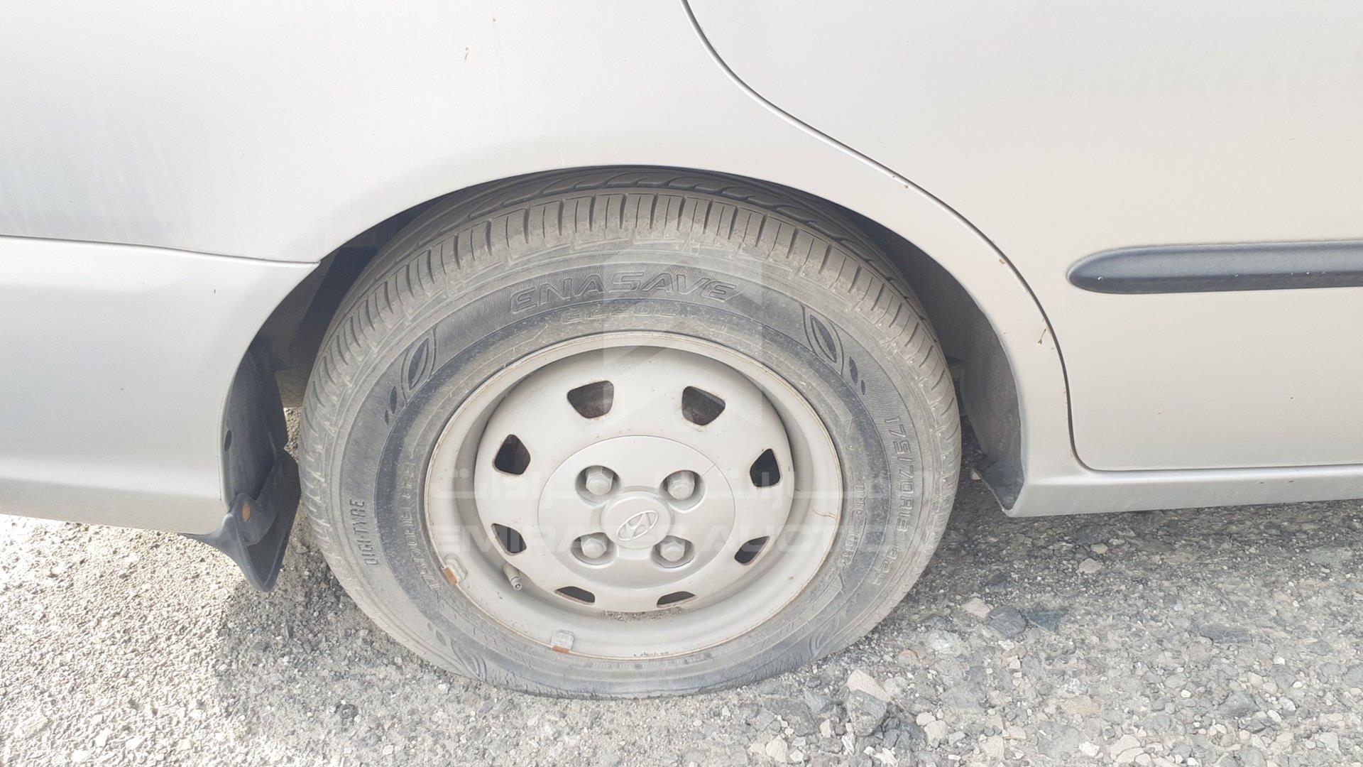 2001 HYUNDAI ACCENT VIN: KMHCG41FP1U185828
