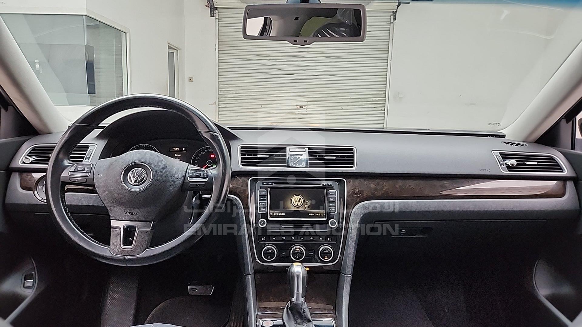 2015 VOLKSWAGEN PASSAT VIN: WVWCR7A38FC001182
