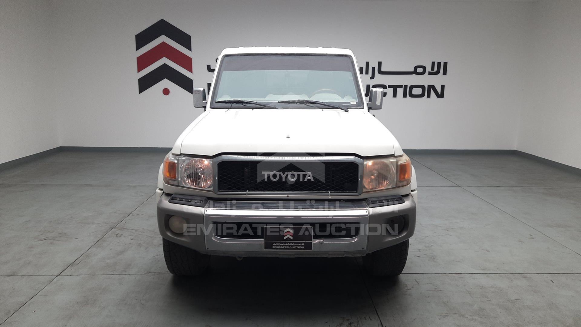 2014 TOYOTA LAND CRUISER VIN: JTFLU73J4E4553353
