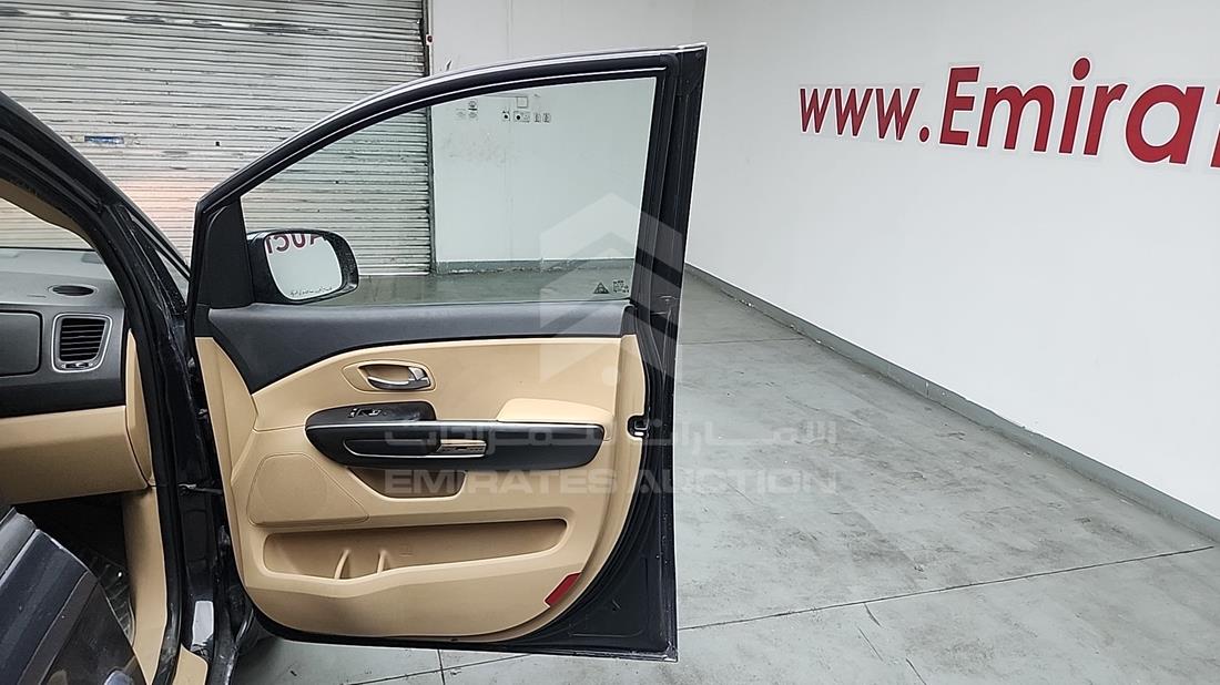 2016 Kia Carnival — Front Right Door — Photo 26