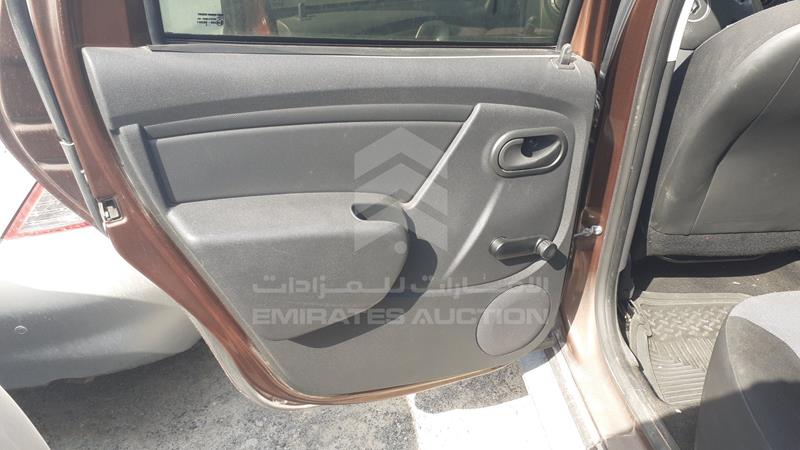 VF1HSRCA4FA515266 Auction: EmiratesAuction Lot: 408568 VF1HSRCA4FA515266 Renault Duster 2015 BROWN Photo 17