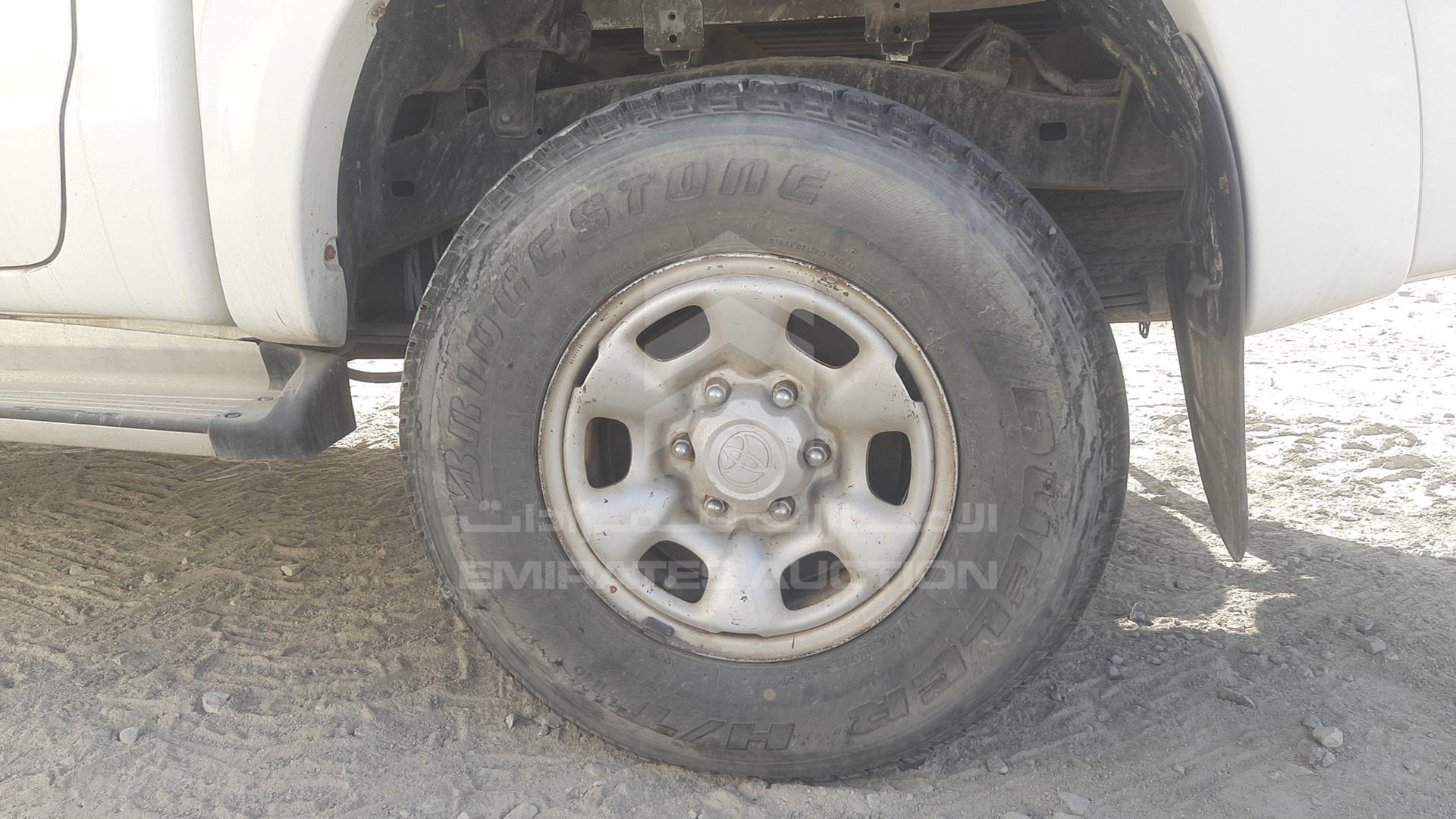 2014 TOYOTA HILUX VIN: MR0FX22G5E1111738