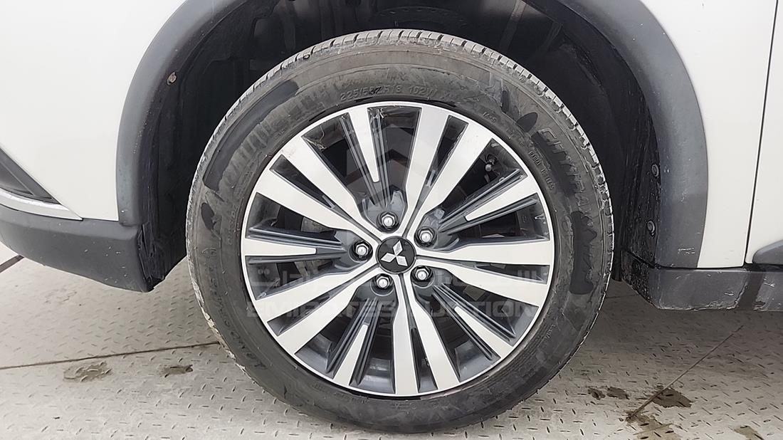 2021 Mitsubishi Outlander — Front Left Tyre — Photo 34