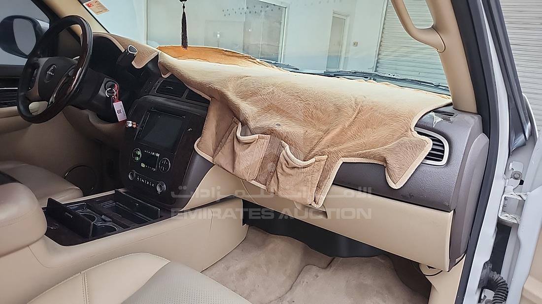 2009 GMC Yukon — Front Right Passenger Dashboard View — Photo 28