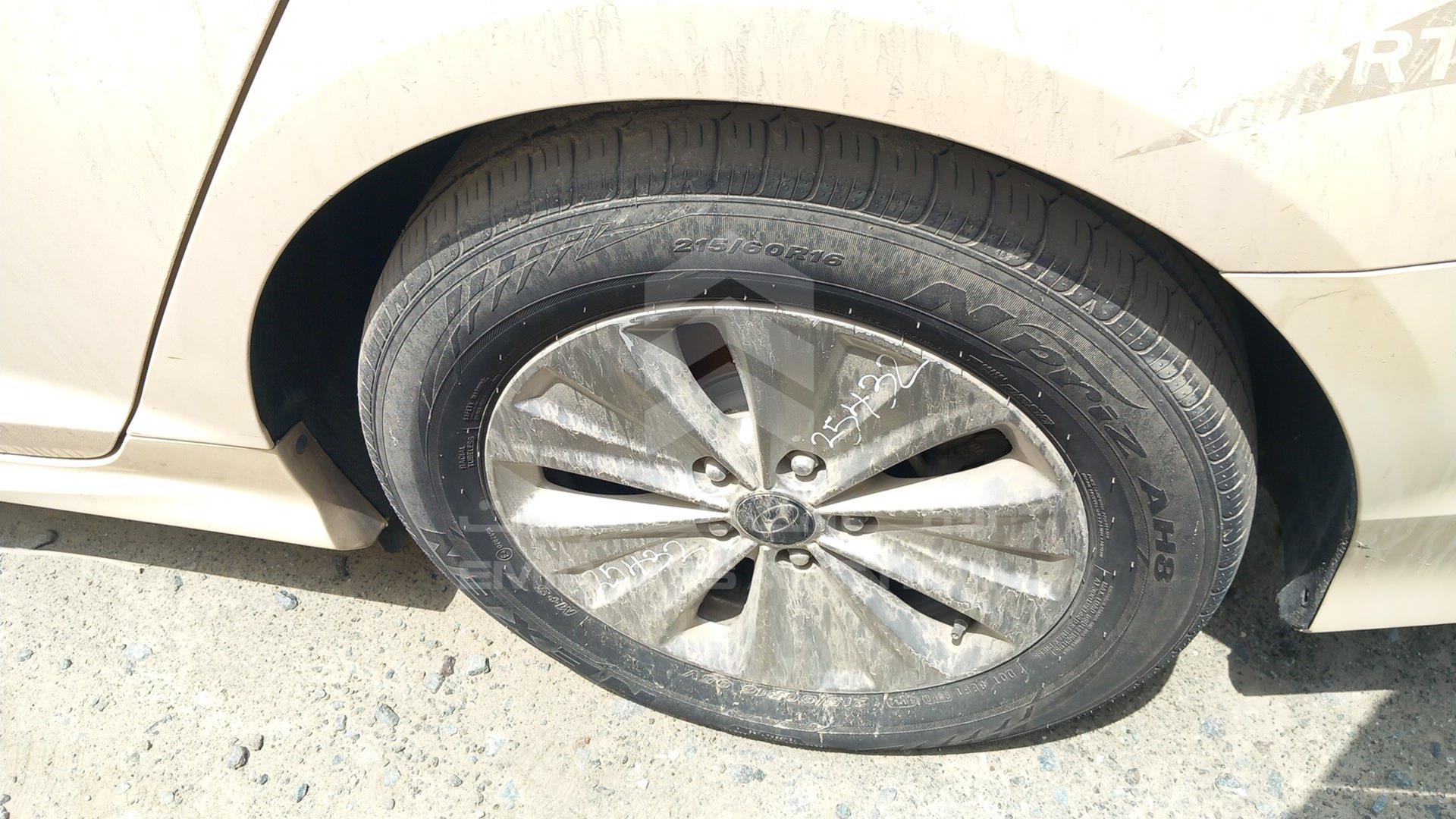 2019 HYUNDAI SONATA VIN: KMHE24135KA092943
