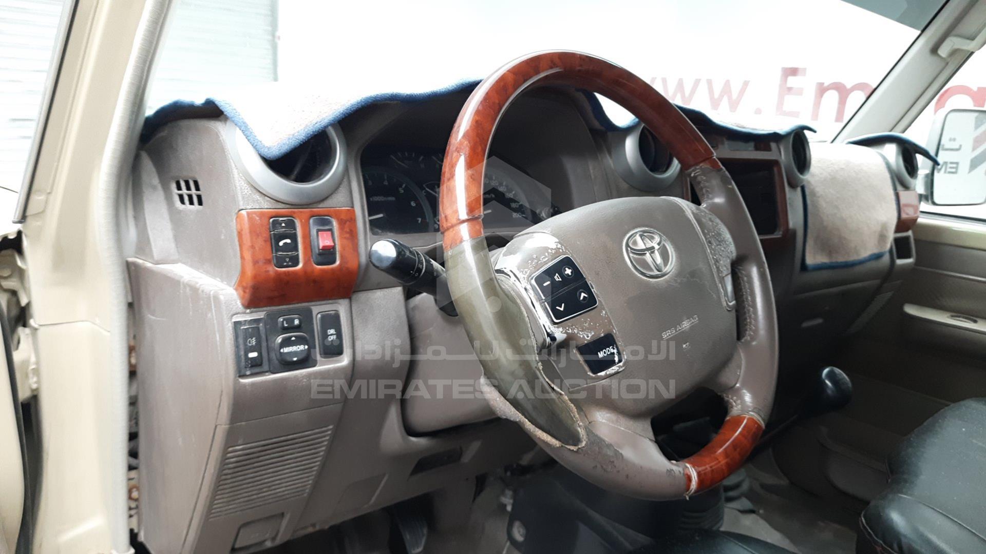 2015 TOYOTA LAND CRUISER VIN: JTFBU71J8F7004298