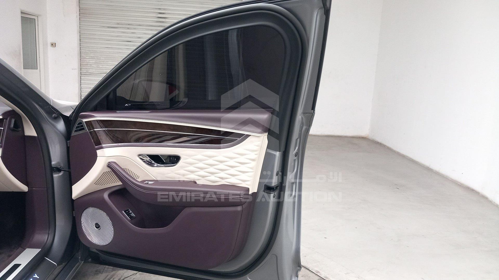 2020 BENTLEY FLYING SPUR VIN: SCBBA5ZG1LC083009
