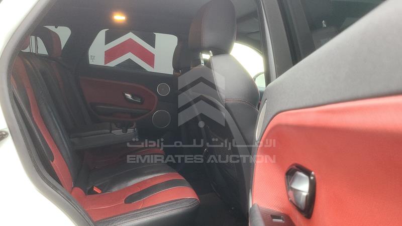 SALVA2BG0EH935397 Auction: EmiratesAuction Lot: 416781 SALVA2BG0EH935397 Range Rover Evoque 2014 WHITE Photo 32