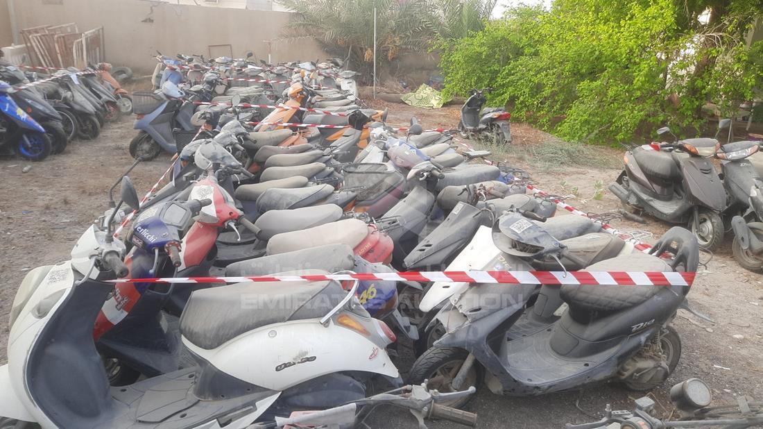20 Scooter - Scrap without document — Front Left Angle — Photo 6