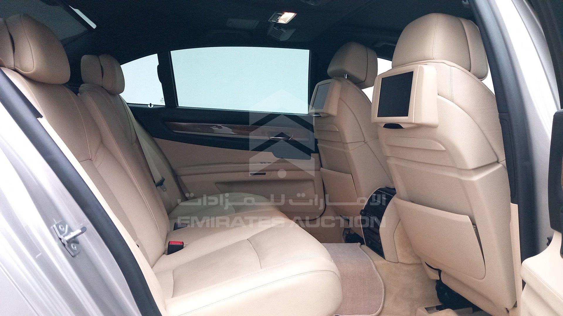 2010 BMW 750 VIN: WBAKB8108AC342700