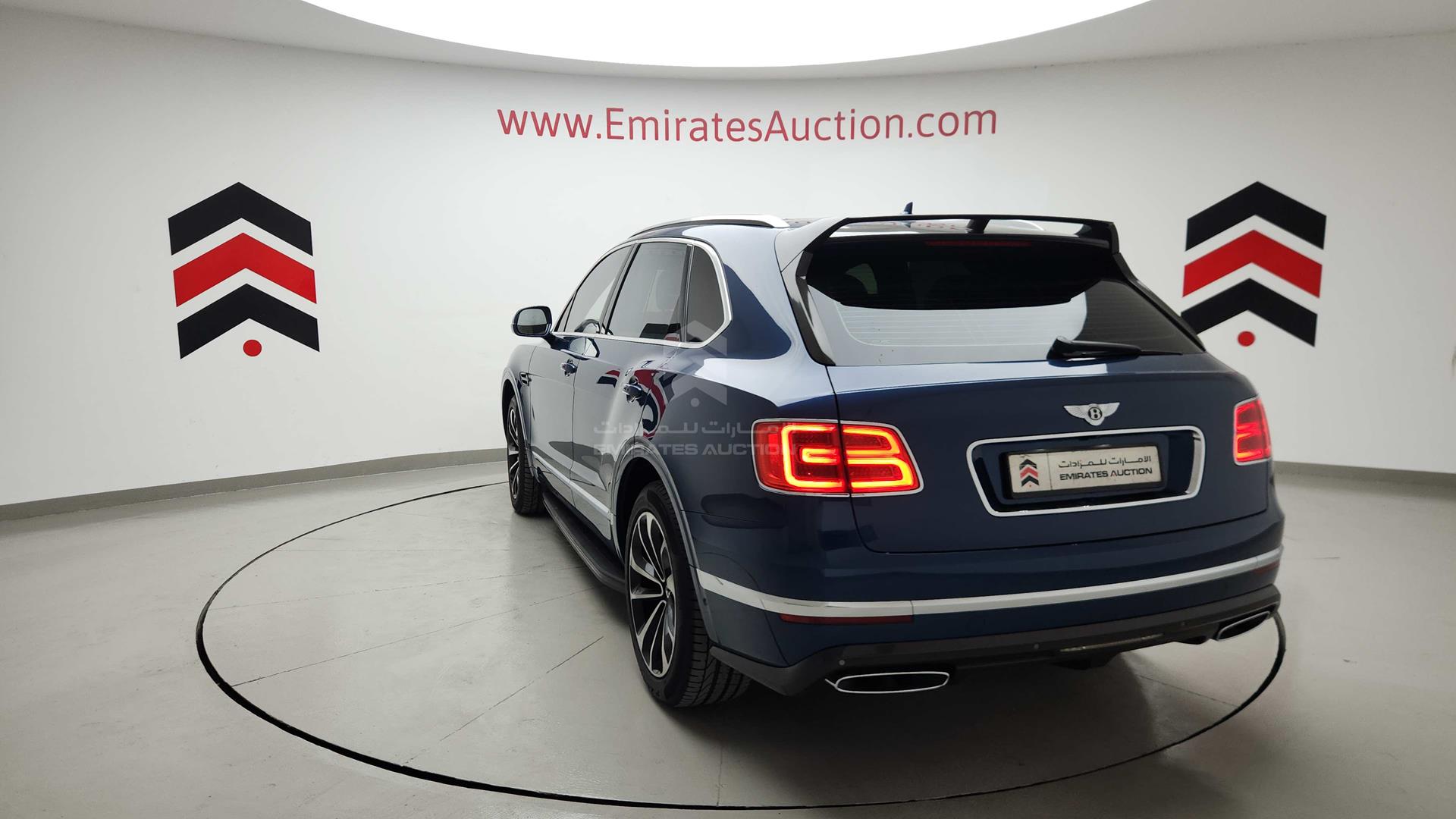 2017 BENTLEY BENTAYGA VIN: SJAAB1ZV0HC013457