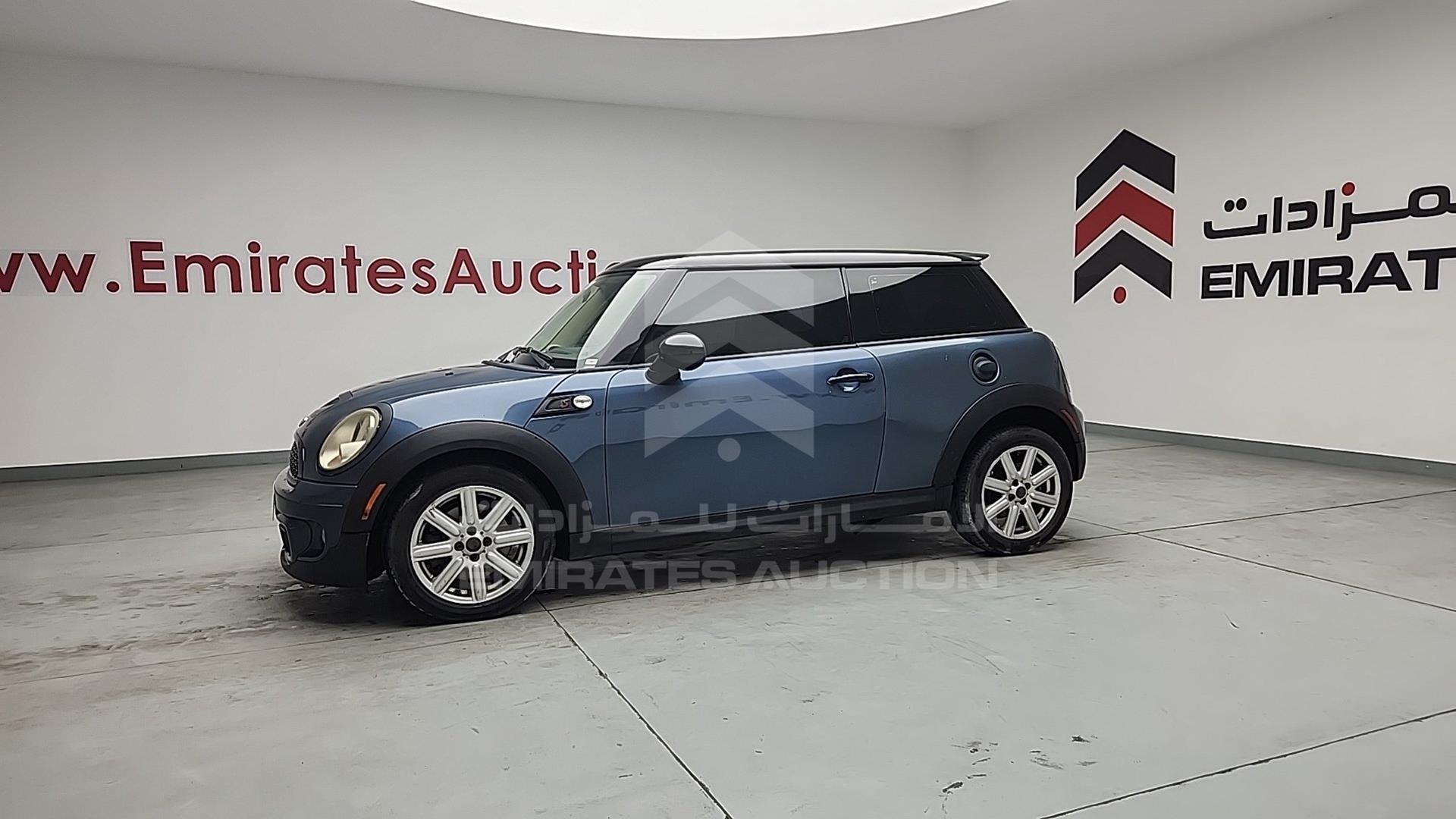 2011 MINI COOPER VIN: WMWSV3C58BTY11241