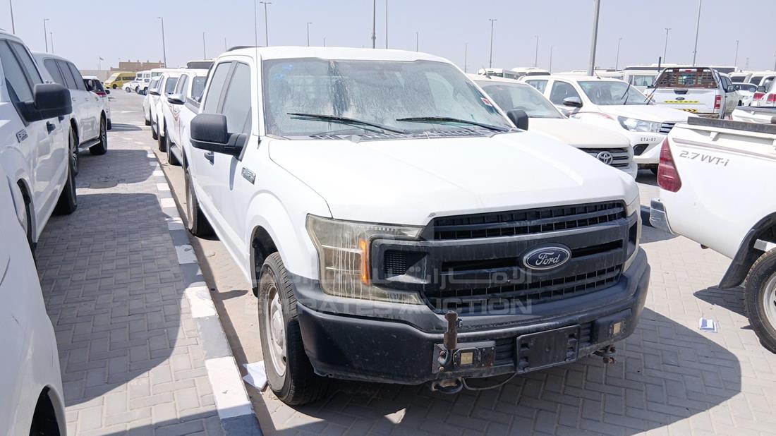 فورد اف 150 2019 — الزاوية الأمامية اليمنى — صورة 9