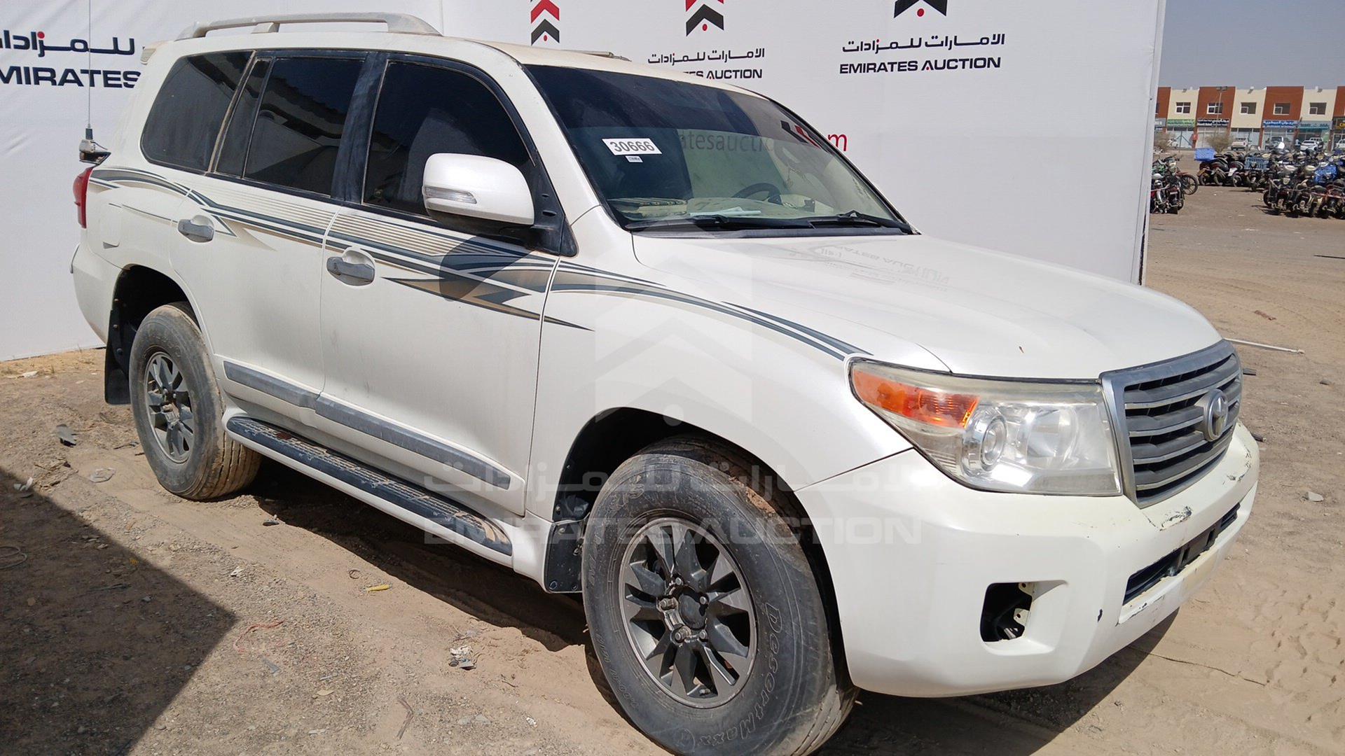 2015 TOYOTA LAND CRUISER VIN: JTMHY05J1F4035936