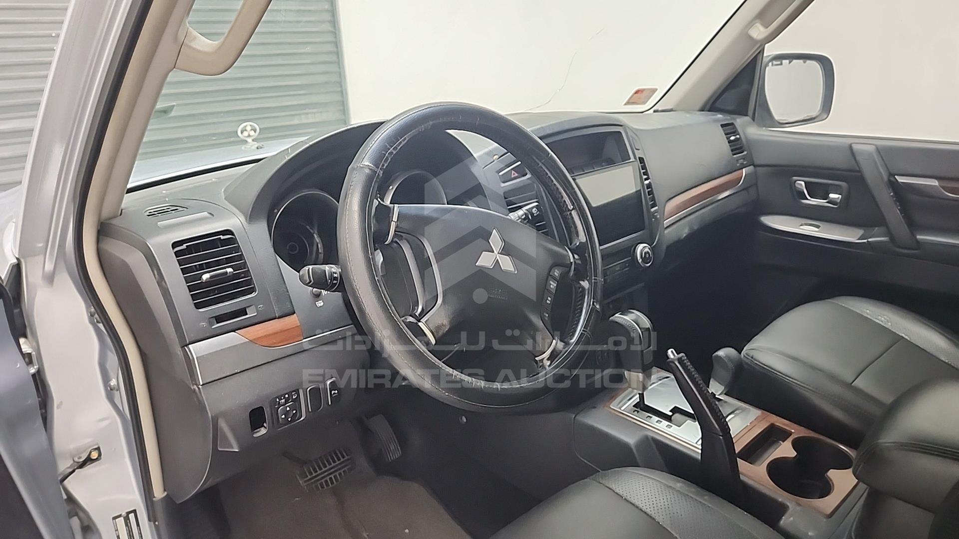 2008 MITSUBISHI PAJERO VIN: JMYLRV93W8J720356