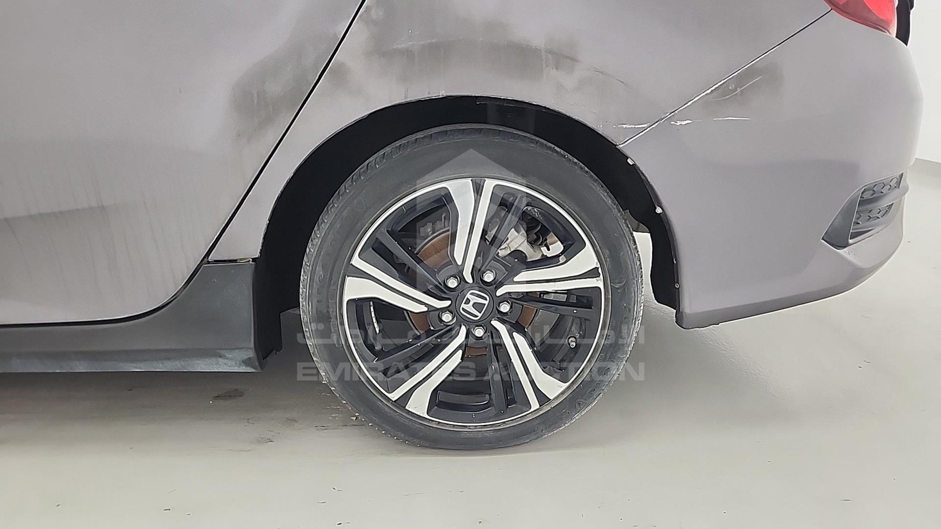 2018 HONDA CIVIC VIN: 2HGFC2F70JH592807