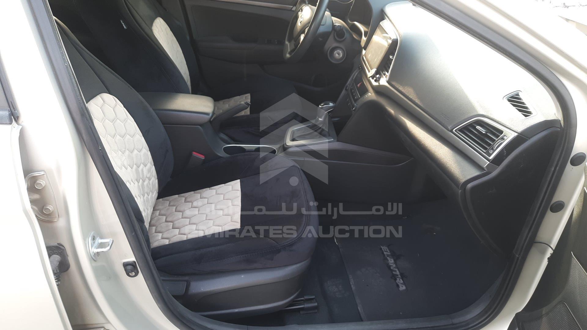 2017 HYUNDAI ELANTRA VIN: KMHD741F5HU180342