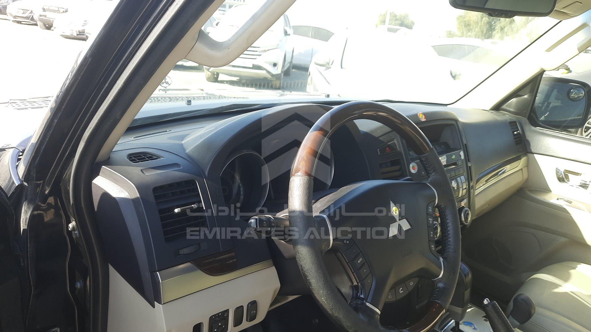 2011 MITSUBISHI PAJERO VIN: JMYLRV95WBJ707286